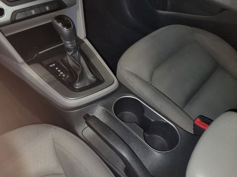 Used 2017 Hyundai Elantra SE w/ Cargo Package image 26