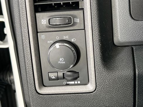 Used 2018 RAM 1500 Express image 10