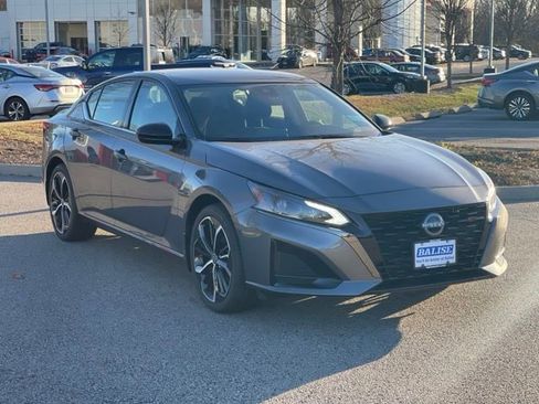 New 2025 Nissan Altima 2.5 SR image 3