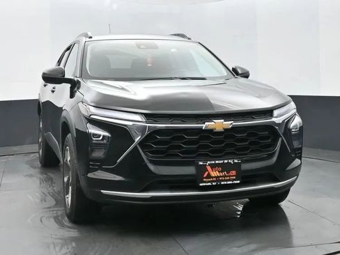 Used 2024 Chevrolet Trax LT w/ Driver Confidence Package image 3