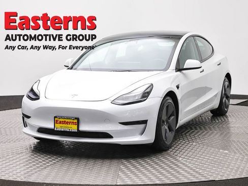 Used 2023 Tesla Model 3 Standard Range RWD image 1