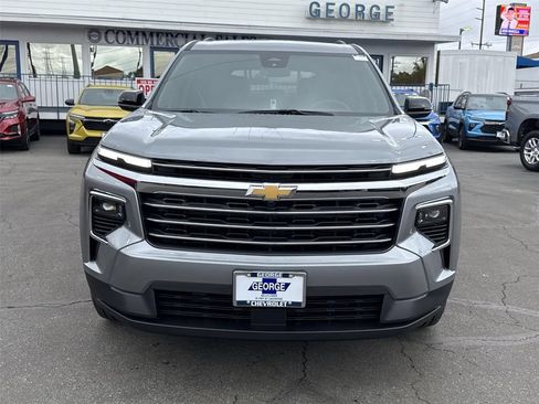 Used 2025 Chevrolet Traverse LT FWD image 34