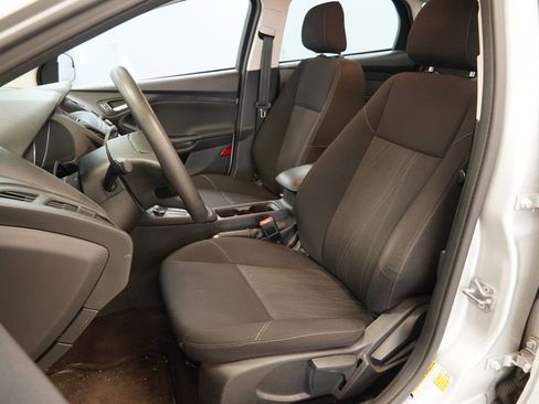 Used 2018 Ford Focus SE FWD image 3