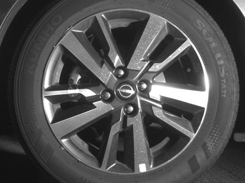 Used 2025 Nissan Versa SV FWD image 12