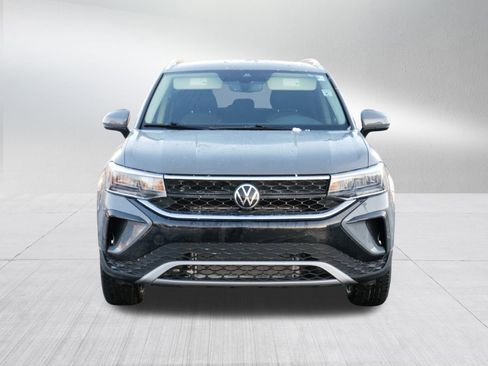 Used 2024 Volkswagen Taos SE image 2
