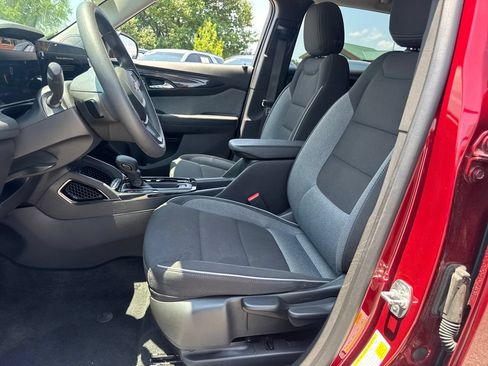 Used 2025 Chevrolet TrailBlazer LT AWD/4WD image 16