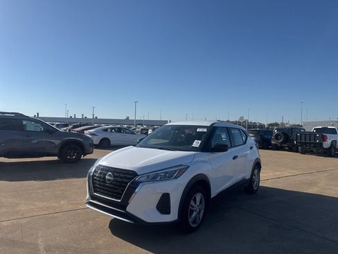 Used 2022 Nissan Kicks S image 7