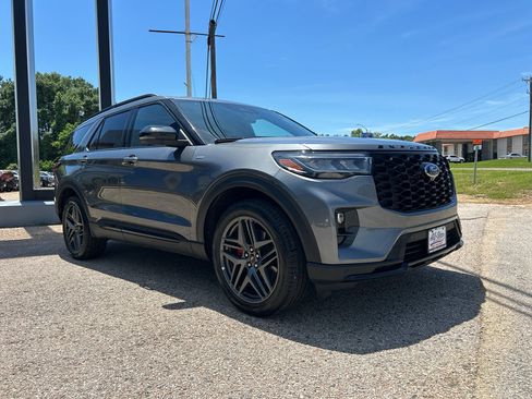 Used 2025 Ford Explorer ST-Line w/ ST-Line Street Pack AWD/4WD image 40