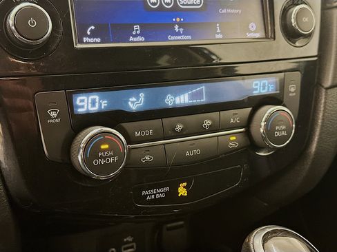 Used 2019 Nissan Rogue SV image 23