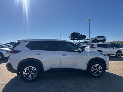 Certified 2023 Nissan Rogue SV image 24