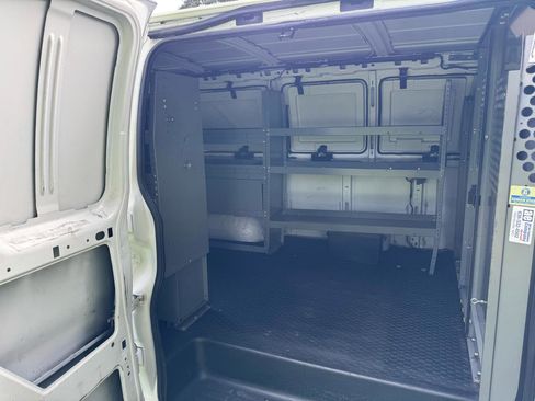 Used 2009 GMC Savana 3500 RWD image 18