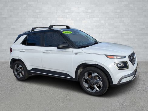 Used 2023 Hyundai Venue Limited image 2