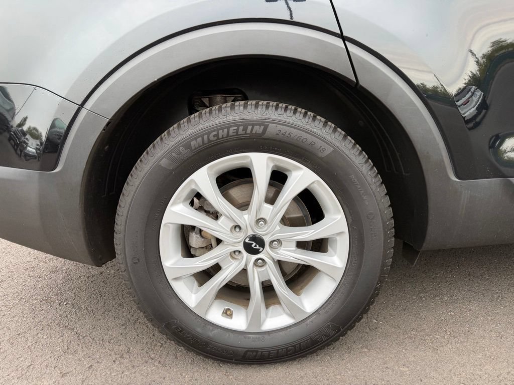 Used 2022 Kia Telluride LX AWD/4WD image 9