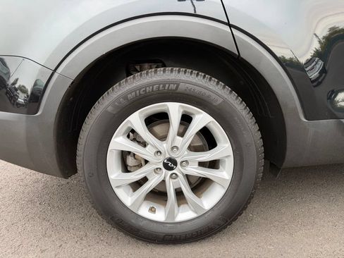 Used 2022 Kia Telluride LX AWD/4WD image 9