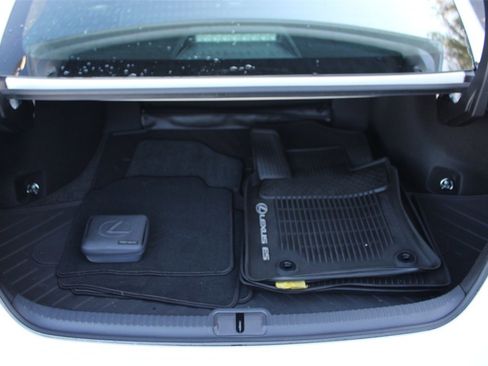 Used 2024 Lexus ES 300h w/ Premium Package image 32