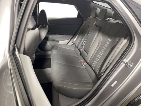 Certified 2022 Hyundai Elantra SEL w/ Convenience + Premium Package image 13