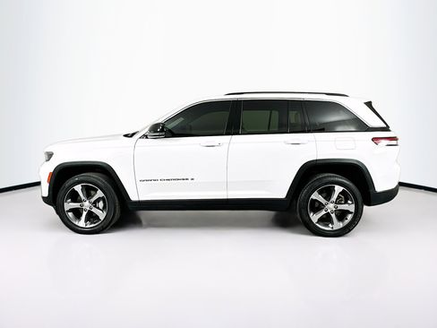 Used 2023 Jeep Grand Cherokee Limited w/ Luxury Tech Group II image 4