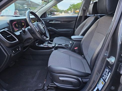 Used 2025 Kia Seltos S image 14