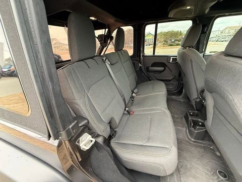 Used 2024 Jeep Wrangler Sport S image 12