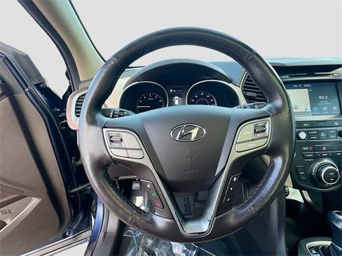 Used 2018 Hyundai Santa Fe SE image 11