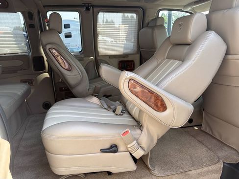 Used 2014 GMC Savana 1500 AWD image 26