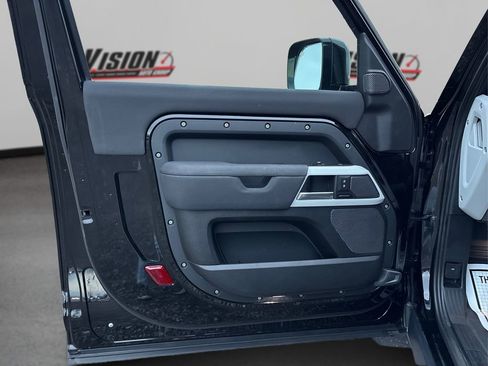Used 2023 Land Rover Defender 90 S image 22