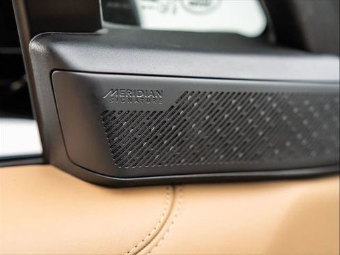 New 2025 Land Rover Range Rover Long Wheelbase Autobiography image 32