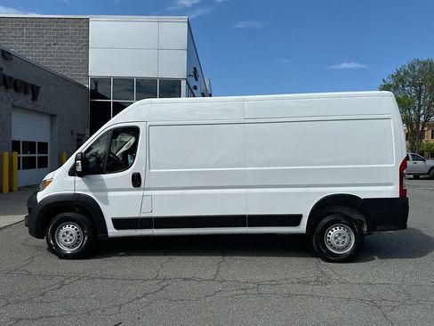 Used 2025 RAM ProMaster 2500 w/ Convenience Group FWD image 4