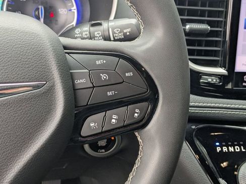 Used 2022 Chrysler Pacifica Touring-L w/ S Appearance Package image 16