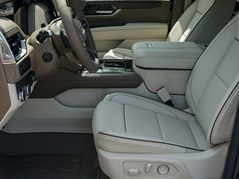 New 2026 GMC Yukon Denali w/ Denali Reserve Package AWD/4WD image 10