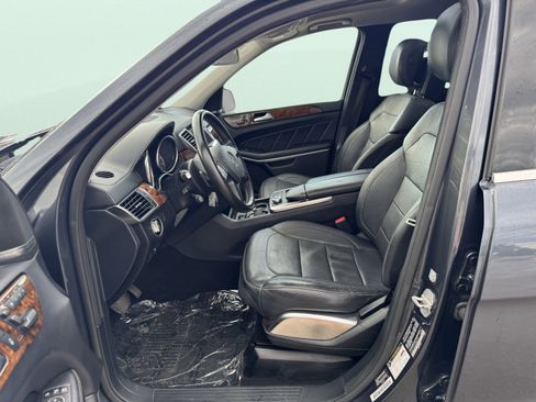 Used 2015 Mercedes-Benz GL 550 4MATIC image 19