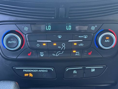 Used 2019 Ford Escape SE image 21