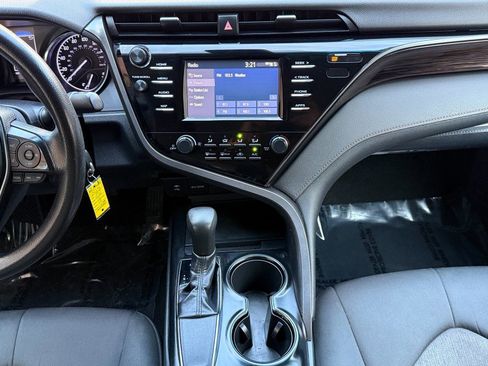 Used 2019 Toyota Camry LE image 21