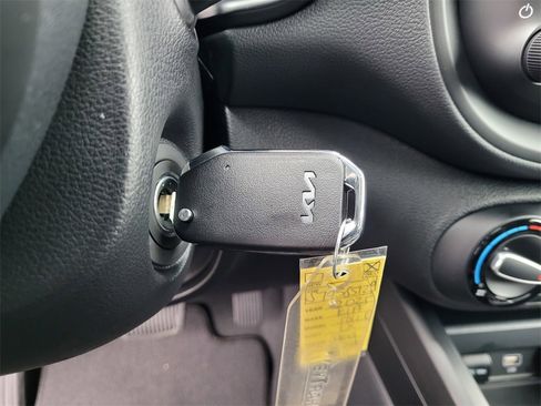 Used 2025 Kia Soul LX image 18