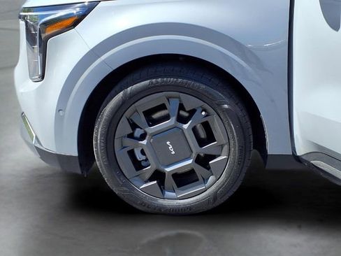 Used 2025 Kia Carnival SX FWD image 19