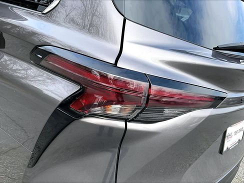 Certified 2024 Toyota Sienna XLE image 29