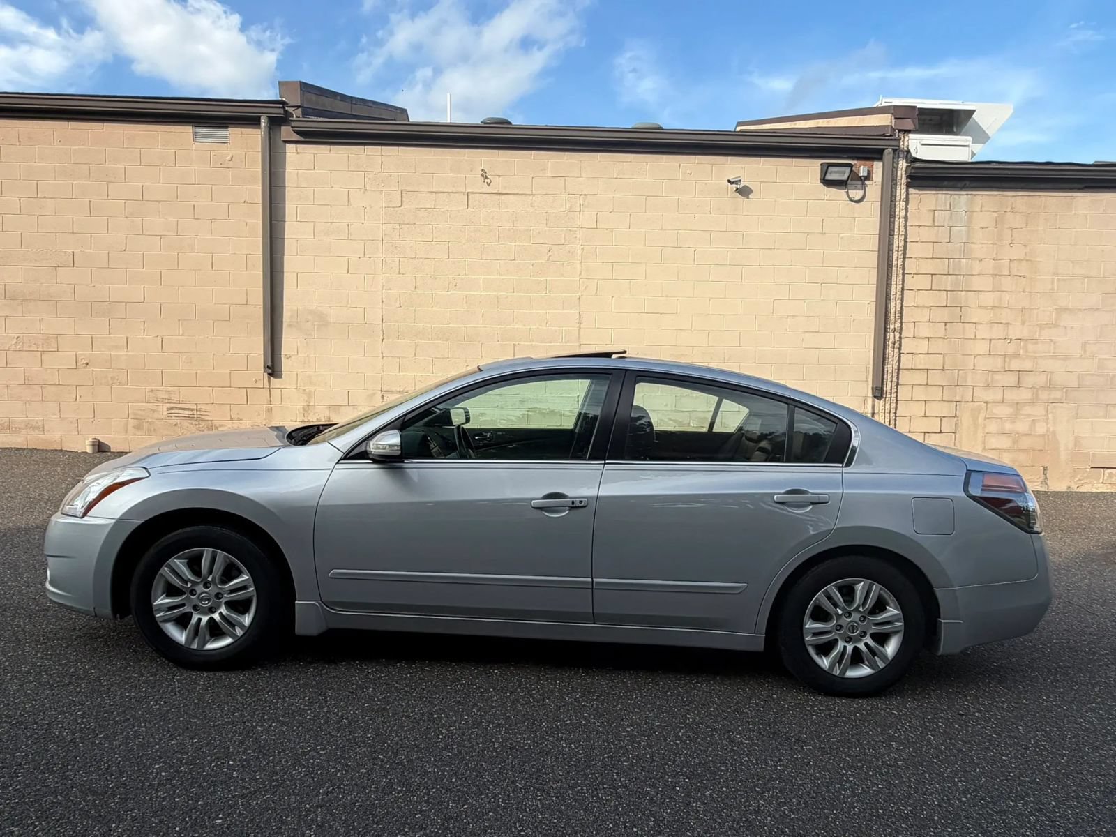 Used 2010 Nissan Altima 2.5 SL w/ SL Pkg FWD image 4