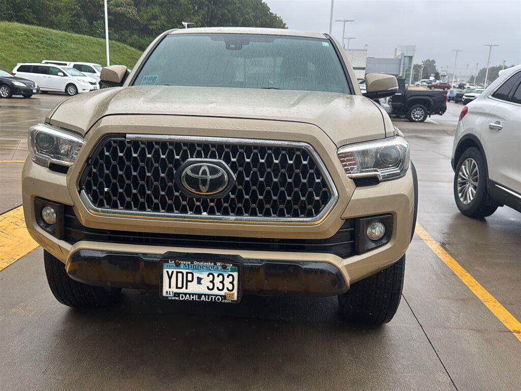 Used 2019 Toyota Tacoma TRD Off-Road AWD/4WD image 3