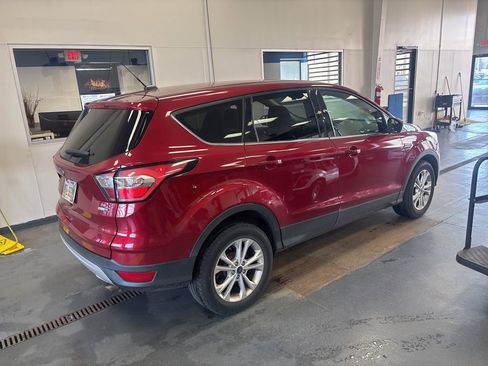 Used 2017 Ford Escape SE image 7