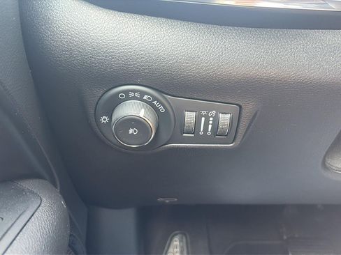 Used 2022 Jeep Compass Limited AWD/4WD image 21