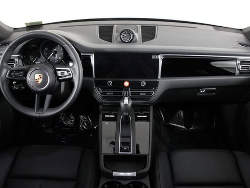 Used 2025 Porsche Macan image 11