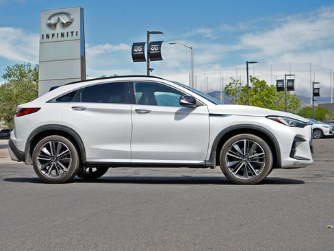 Used 2023 INFINITI QX55 Essential AWD/4WD image 2