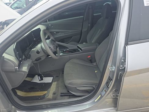 Used 2021 Hyundai Elantra SEL w/ Cargo Package FWD image 7