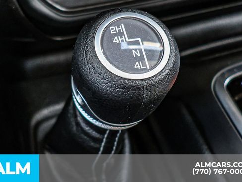 Used 2025 Jeep Wrangler Unlimited Sahara AWD/4WD image 41
