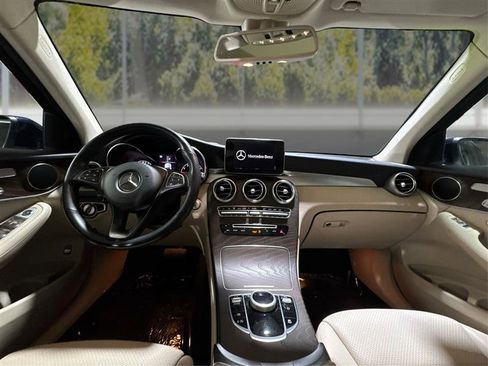 Used 2019 Mercedes-Benz GLC 300 4MATIC image 24