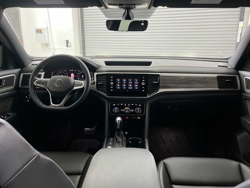 Used 2022 Volkswagen Atlas Cross Sport SE w/ Black Wheel Package AWD/4WD image 10