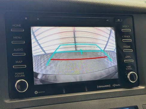 Used 2020 Toyota Sienna LE w/ Carpet Mat Package FWD image 17