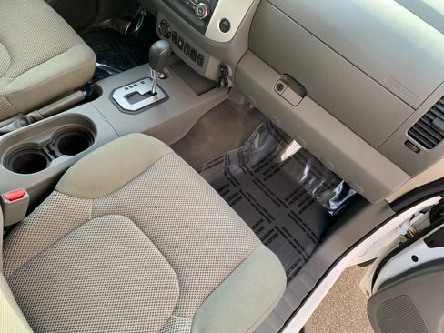 Used 2021 Nissan Frontier SV w/ Midnight Edition Floor Mats AWD/4WD image 35