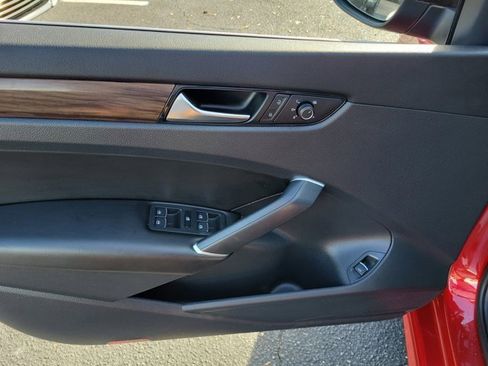 Certified 2022 Volkswagen Passat 2.0T image 20