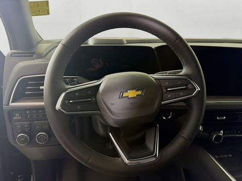 New 2026 Chevrolet Suburban LT image 12